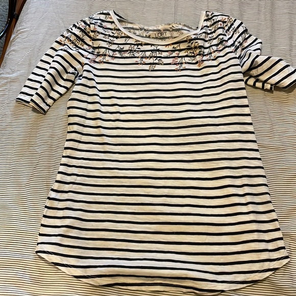 Loft tshirt - Picture 1 of 2